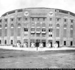 Główne wejście na stadion w latach 20 XX wieku.