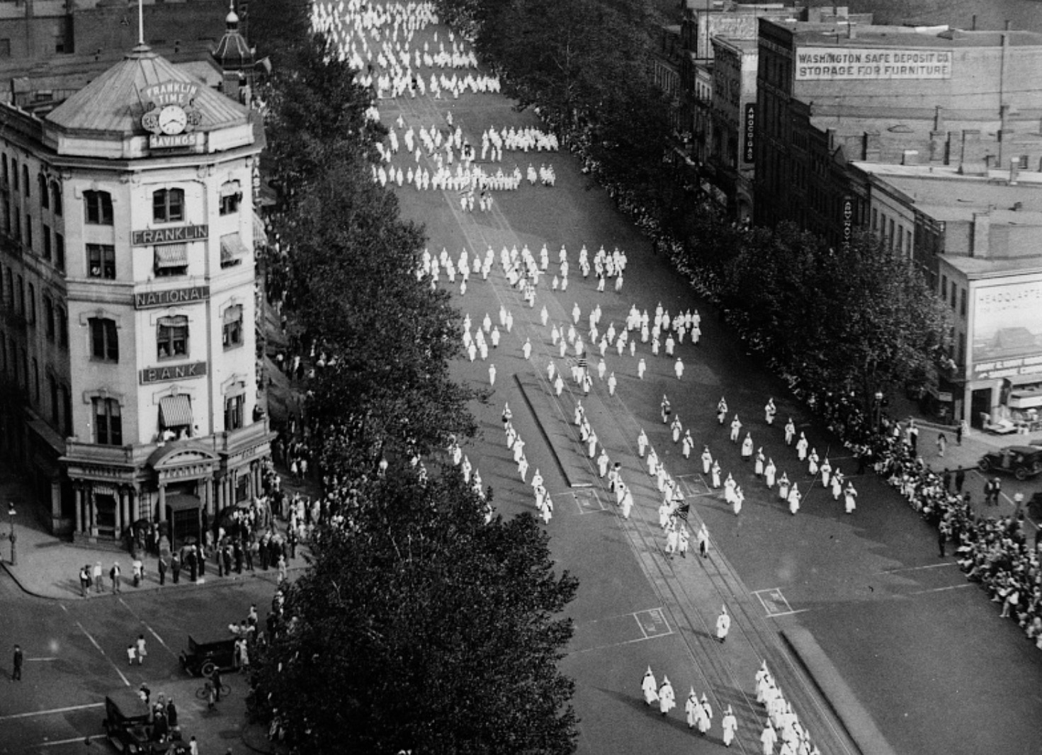 Źródło: Library of Congress No known restrictions on publication. Ku Klux Klan parade, Washington, D.C., Sept. 13, 1926 https://www.loc.gov/resource/cph.3b39318/